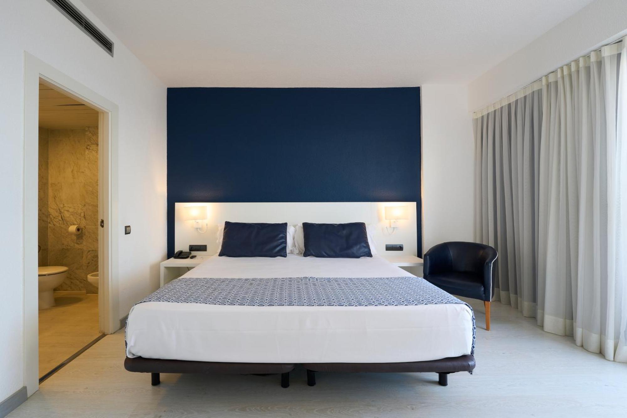 Catalonia Del Mar - Adults Only Hotel Кала Бона Стая снимка